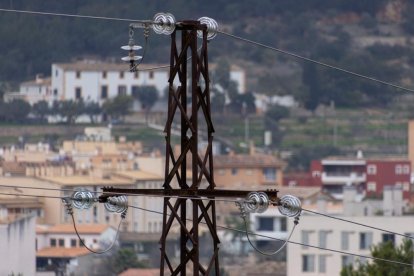 El preu mitjà de l’electricitat va marcar ahir una caiguda de gairebé 40 euros enfront al del dia de Nadal.