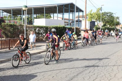 Bicicletada popular por las fiestas de Llívia en Lleida.