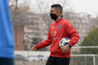 Carlos Peña ja va participar ahir en l’entrenament de la plantilla.