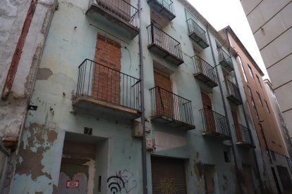 Vista de l’edifici multat, al número 7 del carrer Bafart.