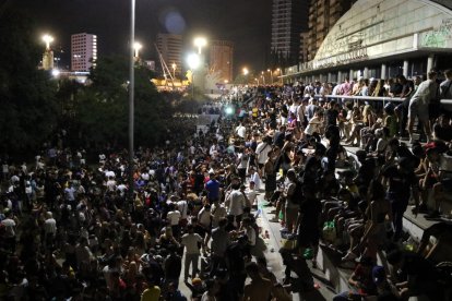 Imagen la madrugada de ayer del parque de la España Industrial de Sants. 