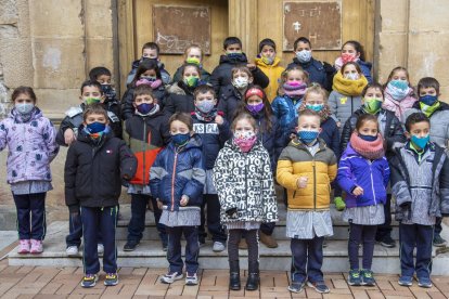 Un dels grups escolars que van participar la setmana passada en la iniciativa ‘Tàrrega canta a l’hivern’.