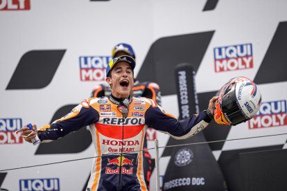 Marc Márquez, al podi del Gran Premi d’Alemanya, en què va aconseguir el seu primer triomf de l’any.