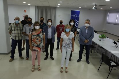 Gavín (centre) i Palau (en primer terme a la dreta) a la reunió de la Plataforma Prou Morts.