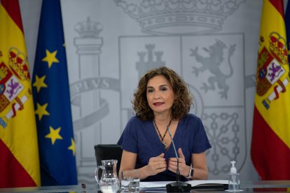 La portaveu del Govern central i ministra d’Hisenda, María Jesús Montero, ahir en roda de premsa.