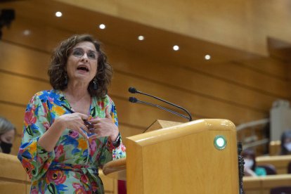 La portavoz del Gobierno, María Jesús Montero, ayer durante una intervención en el Senado.