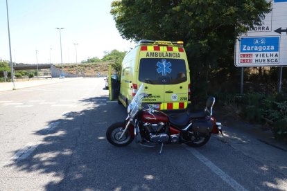 Un motorista i el seu acompanyant, ferits en un xoc a l'Ll-11