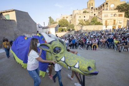 Presentación de la Draga Savina, nueva figura del bestiario infantil de la cultura popular de Cervera. 