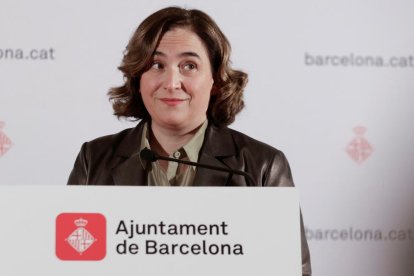 La alcaldesa de Barcelona, Ada Colau, en una rueda de prensa.