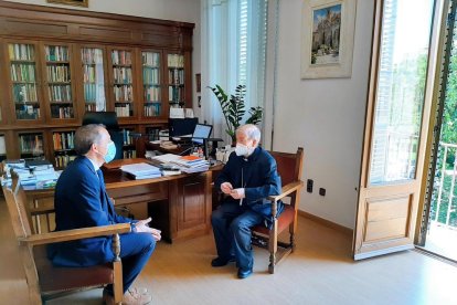 José Crespín, ahir al matí amb el bisbe Salvador Giménez.