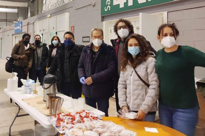 La Fecoll serveix un esmorzar solidari per a les persones usuàries del Pla Iglú