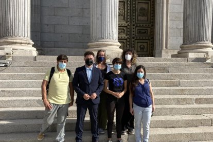 Gabriel Rufián i Marta Rosique, a l’entrada del Congrés.