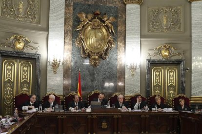 Los siete magistrados del Supremo que juzgaron a la cúpula del 1-O, en la primera sesión del juicio.