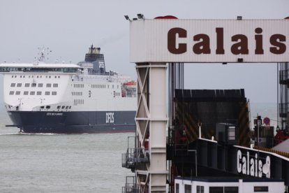 Imagen de buques en las cercanías del puerto de Calais.