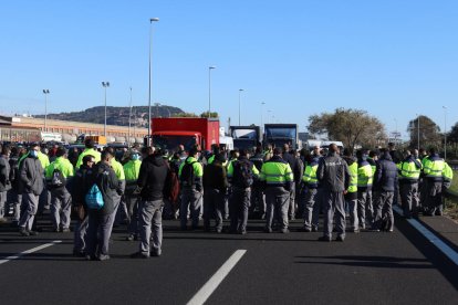 La protesta generó  importantes retenciones en la Ronda Litoral.