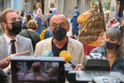 L'alcalde de Lleida, Miquel Pueyo, acompanyat per la tinenta d'alcalde Sandra Castro i el regidor Ignasi Amor.