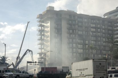 Imatge de les tasques de rescat a l’edifici esfondrat.