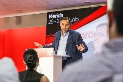 Ábalos assegura que el que molesta el PP és que el PSOE governi.