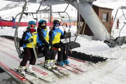 Els aficionats van poder estrenar la temporada ahir a l’estació de l’Alta Ribagorça.