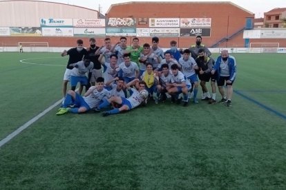 L’equip juvenil del Mollerussa va celebrar la victòria.