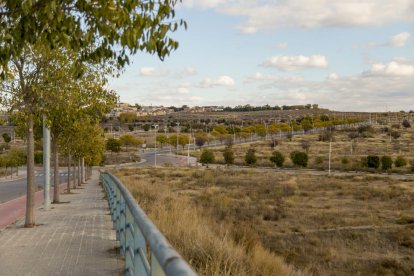 Vista de los terrenos del plan parcial de Torre Salses con Magraners al fondo.