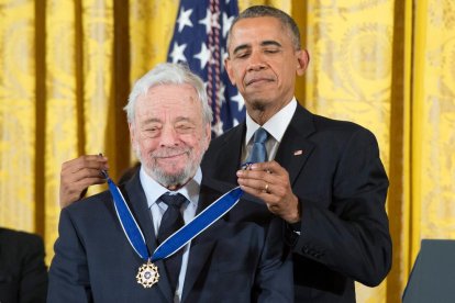 Sondheim, rebent la medalla presidencial de la llibertat.