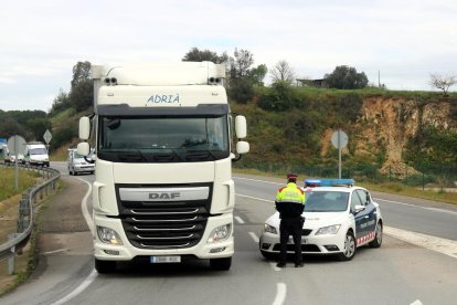 Imagen de archivo de un control de carreteras de los Mossos.