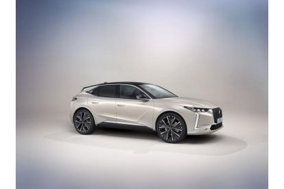 DS Automobiles porta a la nova generació del DS 4 tota la seua experiència en marroquineria, fruit d'anys d'estudi de les tècniques artesanes que han donat renom mundial al luxe francès.