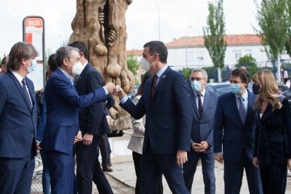 El presidente del Gobierno español, Pedro Sánchez, y el expresidente José Luis Rodríguez Zapatero coincidieron ayer en Soria.