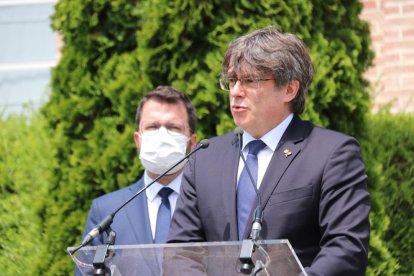 El eurodiputado Carles Puigdemont y el presidente Pere Aragonès después de la reunión en la Casa de la República en Waterloo el 18 de junio.