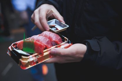 Sashimi de atún.