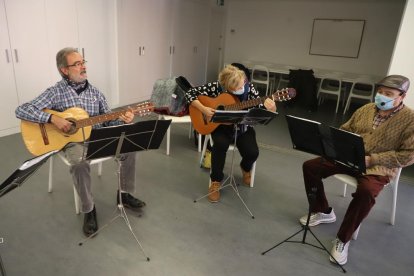 A la llar de Santa Teresina van recuperar activitats com la petanca o les classes de música.