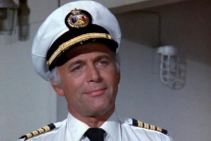 Gavin MacLeod, en la serie.