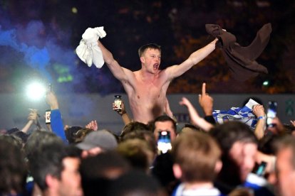 Los aficionados del Chelsea y Manchester City tomaron las calles de Oporto tras el encuentro.