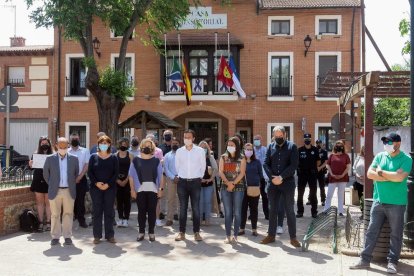 Concentración ayer en Alovera para mostrar su rechazo. 