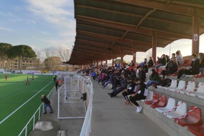 Unos 150 espectadores vieron el partido ayer en La Estacada.