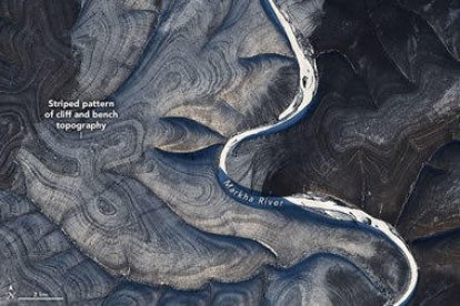 Científicos de la NASA, desconcertados por misteriosas rayas en colinas de Siberia
