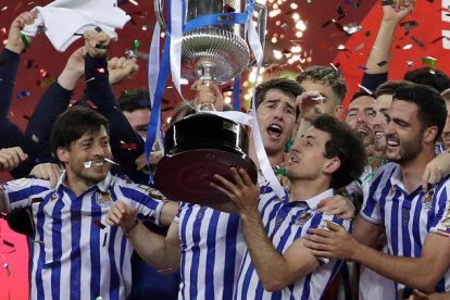 La Real Sociedad festejando el título.