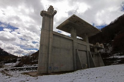 La base del telecadira inacabat a Espui.