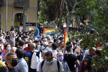 Centenars de persones van acudir a la concentració a Barcelona.