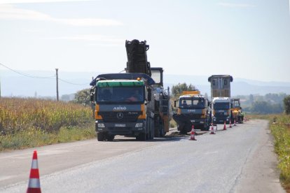 Los trabajos incluyen la mejora de un kilómetro de la LP-3322 entre Mollerussa y Linyola.