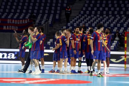 Els jugadors blaugrana celebren la classificació per a la final.