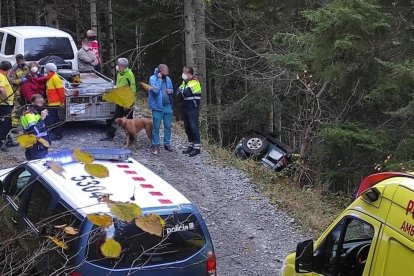 El turismo sufrió una salida de vía en la carretera C-28.