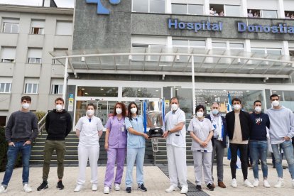 Este viernes en el Hospital de Donostia para hacer una entrega simbólica de la Copa del Rey en los sanitarios