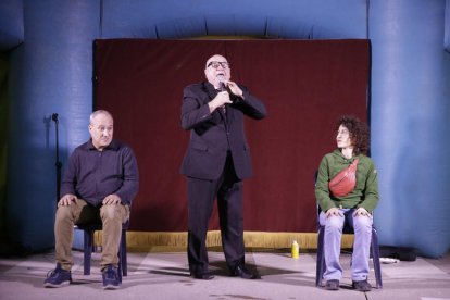 L’humorista italià Leo Bassi va omplir ahir la carpa del Buuuf amb l’espectacle ‘Best of Bassi’.