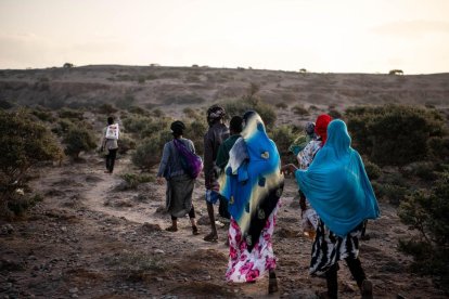 Immigrants a Djibouti intenten creuar el golf d’Aden.