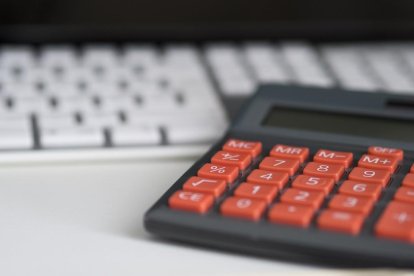 Quina diferència hi ha entre un resultat de la renda negatiu d'un dpositiu?