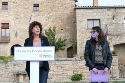 Les conselleres Verge i Jordà en un moment de l'acte del Dia Internacional de la Dona Rural