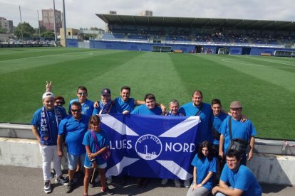 Miembros de la peña Blues Nord posan en uno de los desplazamientos que han organizado.