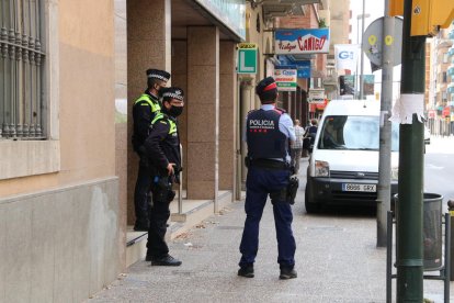 Lliguen de mans i maten una dona al seu domicili a Girona